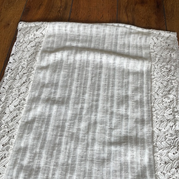 Lace detail infinity scarf - Picture 2 of 4